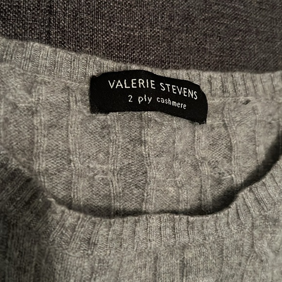 Valerie Stevens cashmere sweater - Picture 2 of 3